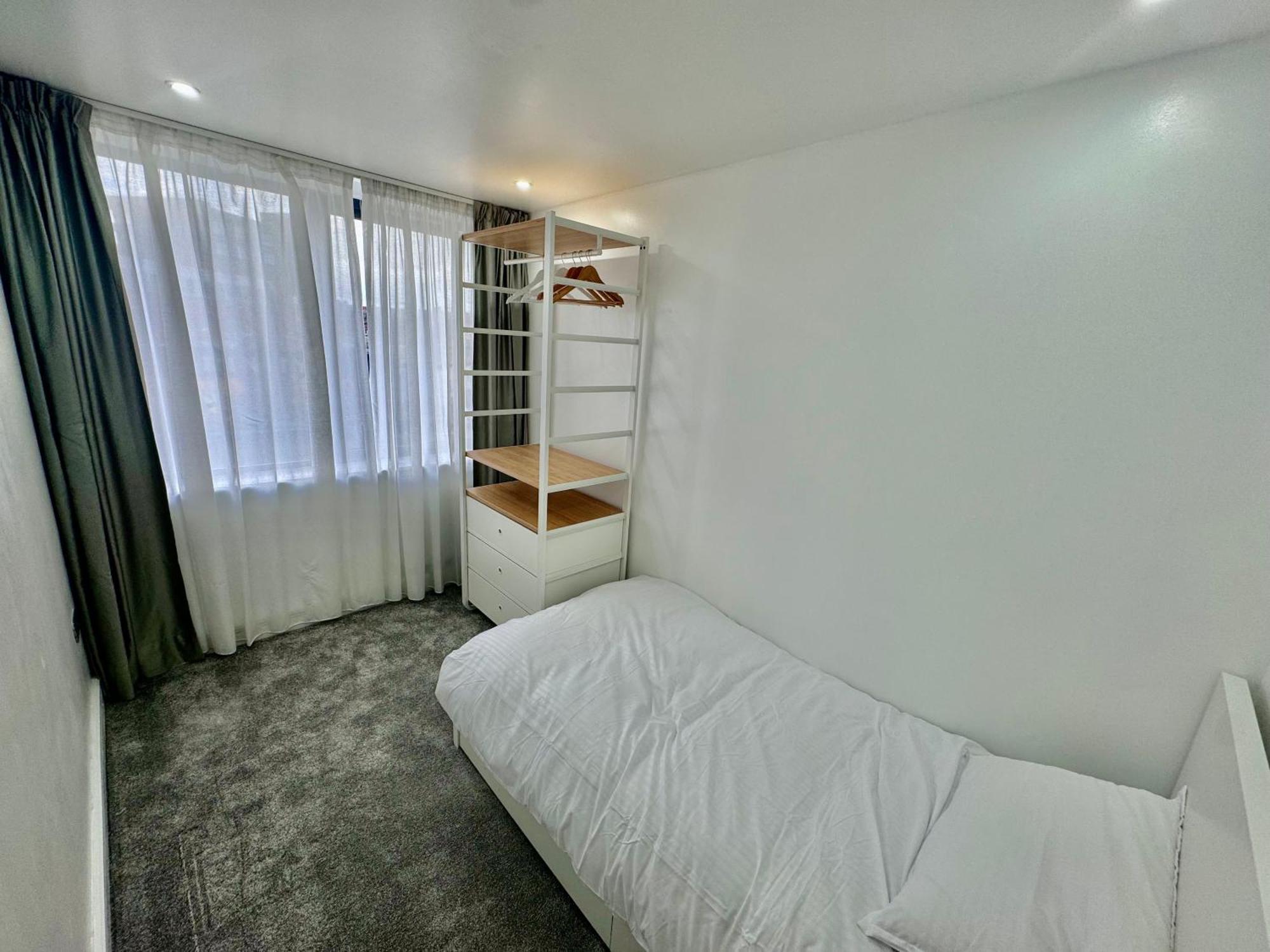 Luxury 2 Bed Entire Apartment-near Tube & Shopping Centre *